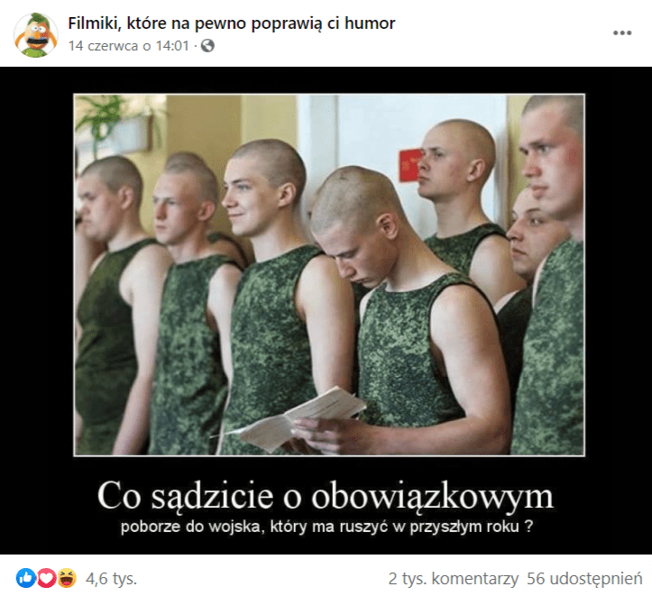 Zrzut ekranu wpisu na Facebooku, do którego dołączono mema z wizerunkiem młodych krótko przystrzyżonych mężczyzn ubranych w podkoszulki w wojskowych barwach. Poniżej dołączony podpis: 