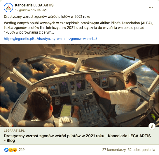 Wpis na Facebooku podający informację o wzroście zgonów wśród pilotów. Zdjęcie do wpisu przedstawia kokpit samolotu. W środku znajduje się dwóch pilotów. Za oknami widać zachmurzony horyzont