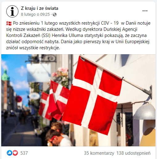 Zrzut ekranu posta. Zobrazowano go zdjęciem ulicy: na ścianach budynków wiszą duńskie flagi.