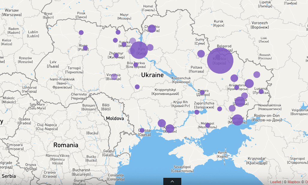 Zrzut ekranu mapy Ukrainy, na której fioletowym kolorem zaznaczono przypadki szkód cywilnych.