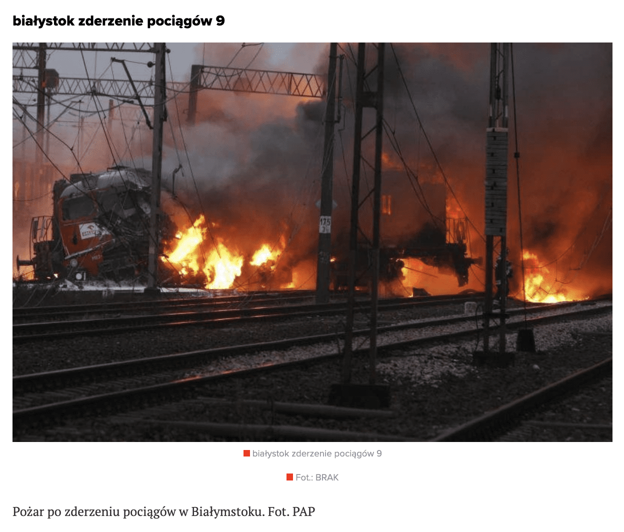 Na zdjęciu pociąg i trakcja kolejowa w płomieniach