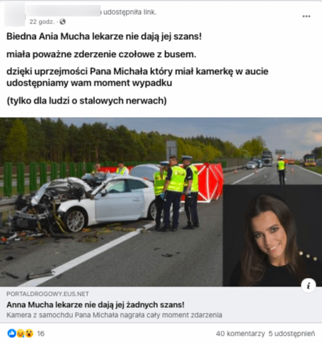 Wpis na Facebooku zawierający informacje o wypadku aktorki Anny Muchy. Do tekstu dołączone jest zdjęcie przedstawiające rozbity na poboczu drogi szybkiego ruchu samochód. Za wrakiem stoi trzech policjantów w odblaskowych żółtych kamizelkach. Z tyłu drogi widać rozstawiony czerwony namiot.
