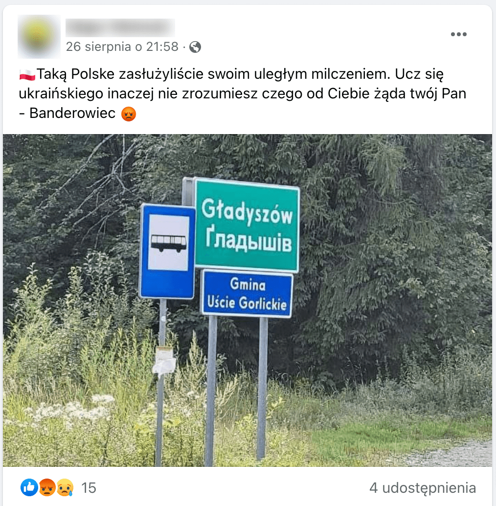 Zrzut ekranu posta na Facebooku. ZiIustrowano go zdjęciem trzech znaków na tle lasu. Jeden z nich informuje o wjeździe na teren Gładyszowa. Napisany jest on w dwóch językach: polskim i łemkowskim. 