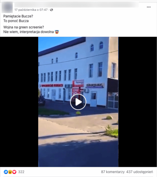 Wpis na Facebooku zawierający nagranie rzekomo dowodzące temu, że wojna w Ukrainie jest zmślona. W kadrze widoczny jest biały budynek z kilkoma nazwami sklepów na ścianie