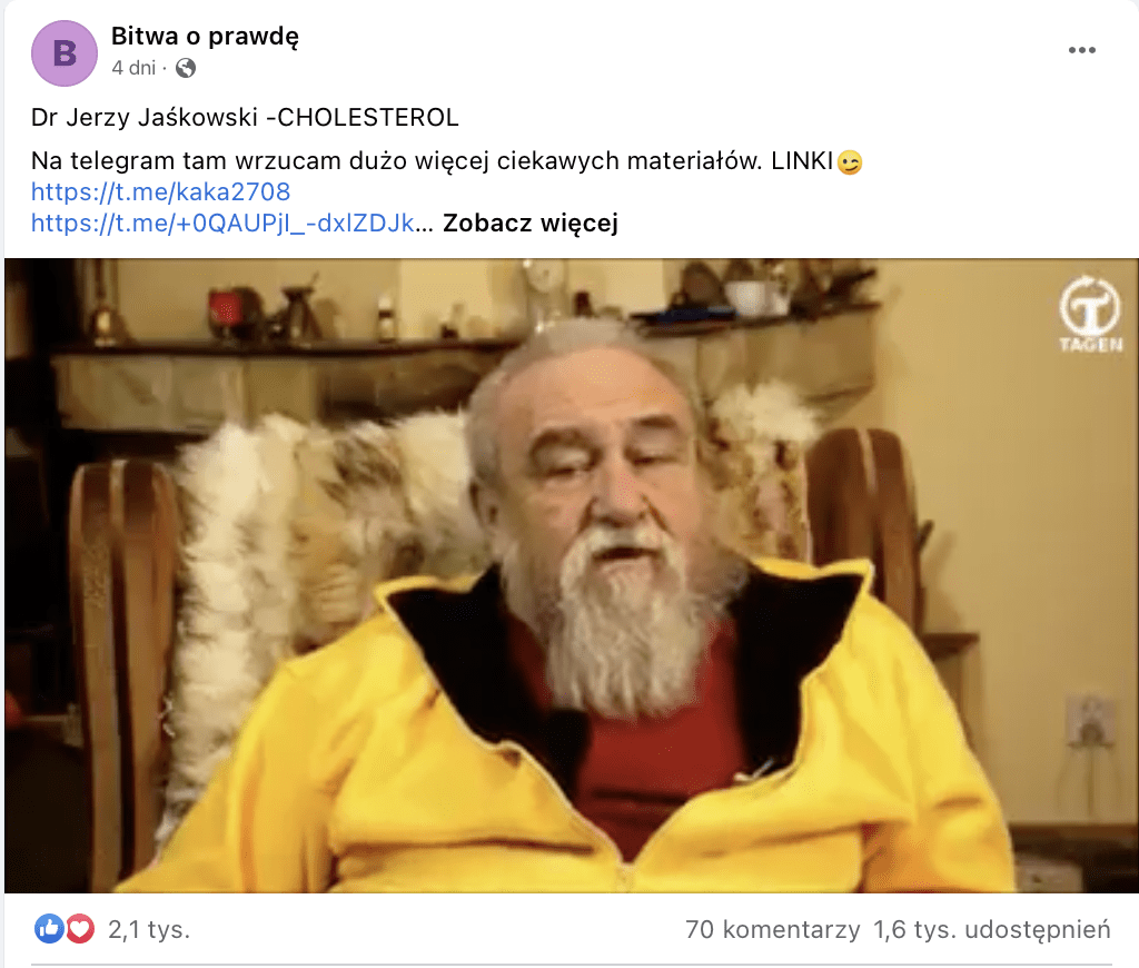 Zrzut ekranu z Facebooku. Na zdjęciu dołączonym do posta widzimy mężczyznę z brodą ubranego w żółtą bluzę, który siedzi na fotelu.
