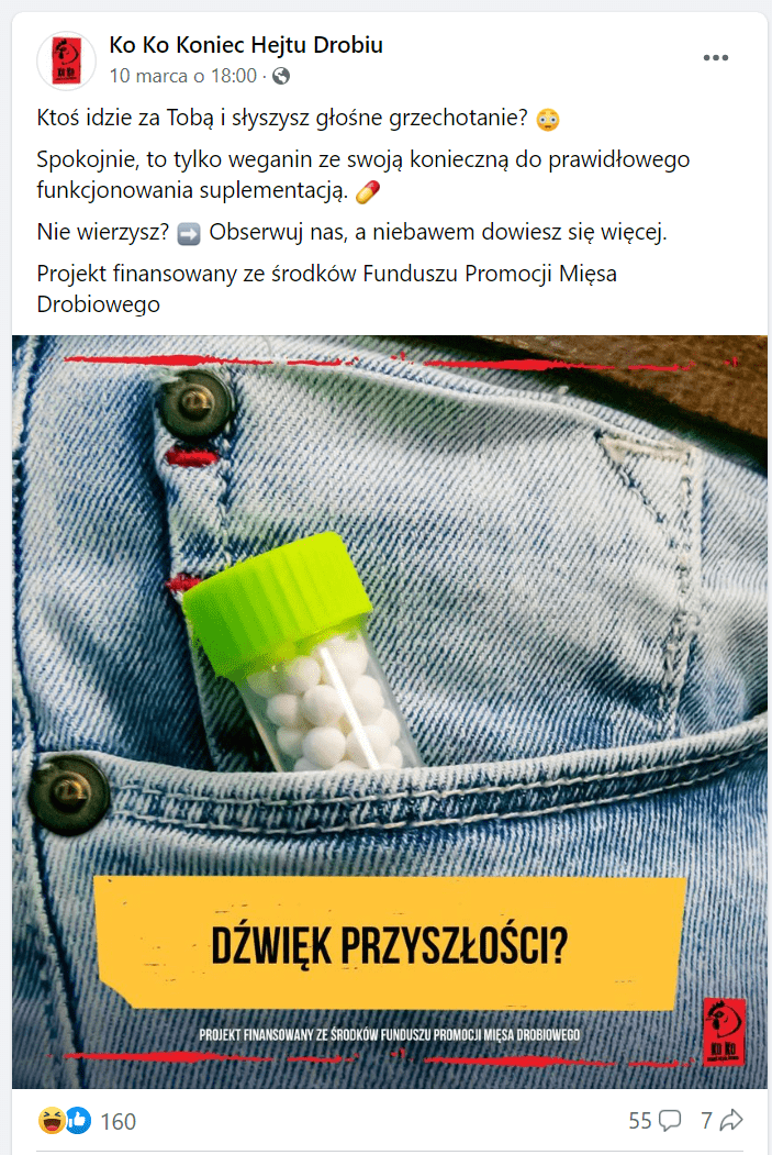 Zrzut ekranu z Facebookowego profilu Ko Ko Koniec Hejtu Drobiu. Przedstawia kieszeń w spodniach, z której wystaje opakowanie tabletek. Liczba reakcji: 160, liczba komentarzy: 55, liczba udostępnień: 7.
