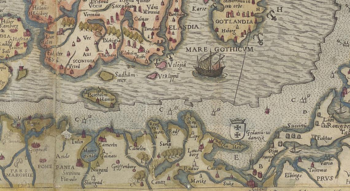 Fragment mapy Carta Marina, przedstawiającej wybrzeże Morza Bałtyckiego z zaznaczeniem budynków na zamarzniętym wybrzeżu.