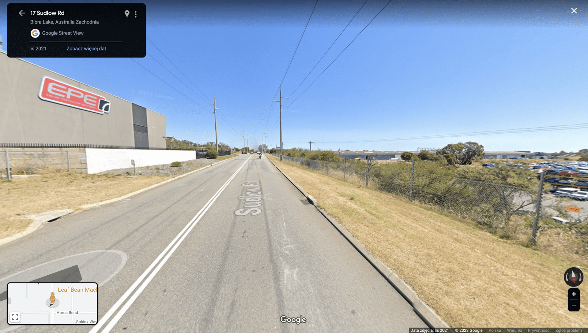 Zrzut ekranu widoku z Google Street View obok miejsca zdarzenia z widocznym tym samym budynkiem.