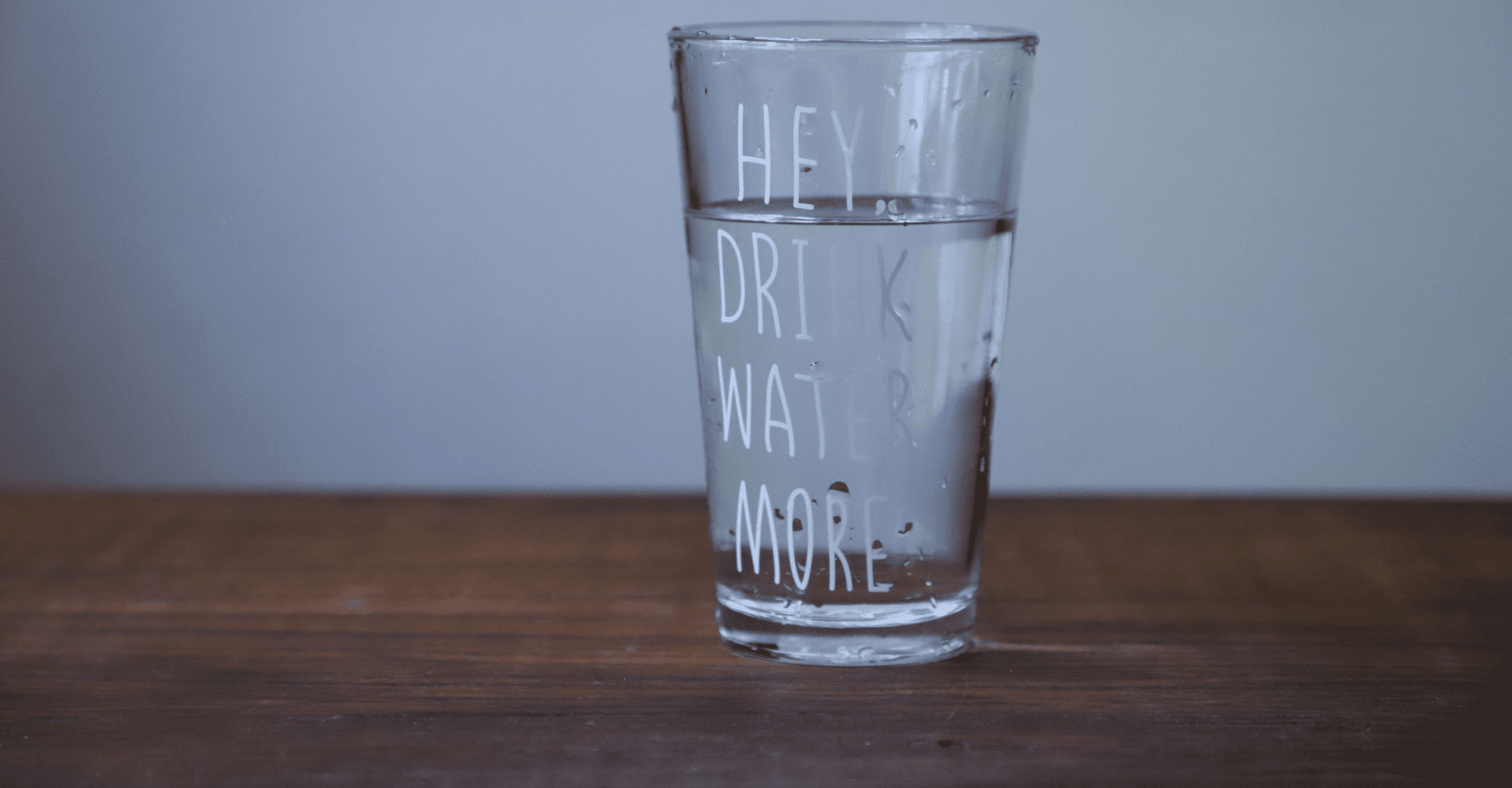 Demagog rujnuje faktoidy: 2 litry wody każdego dnia