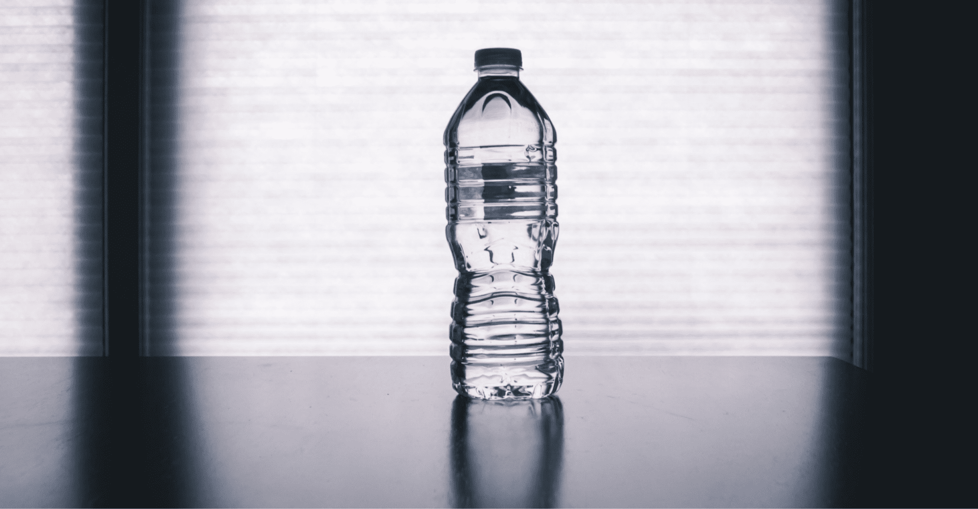 Woda butelkowana to źródło pasożytów? Fałsz