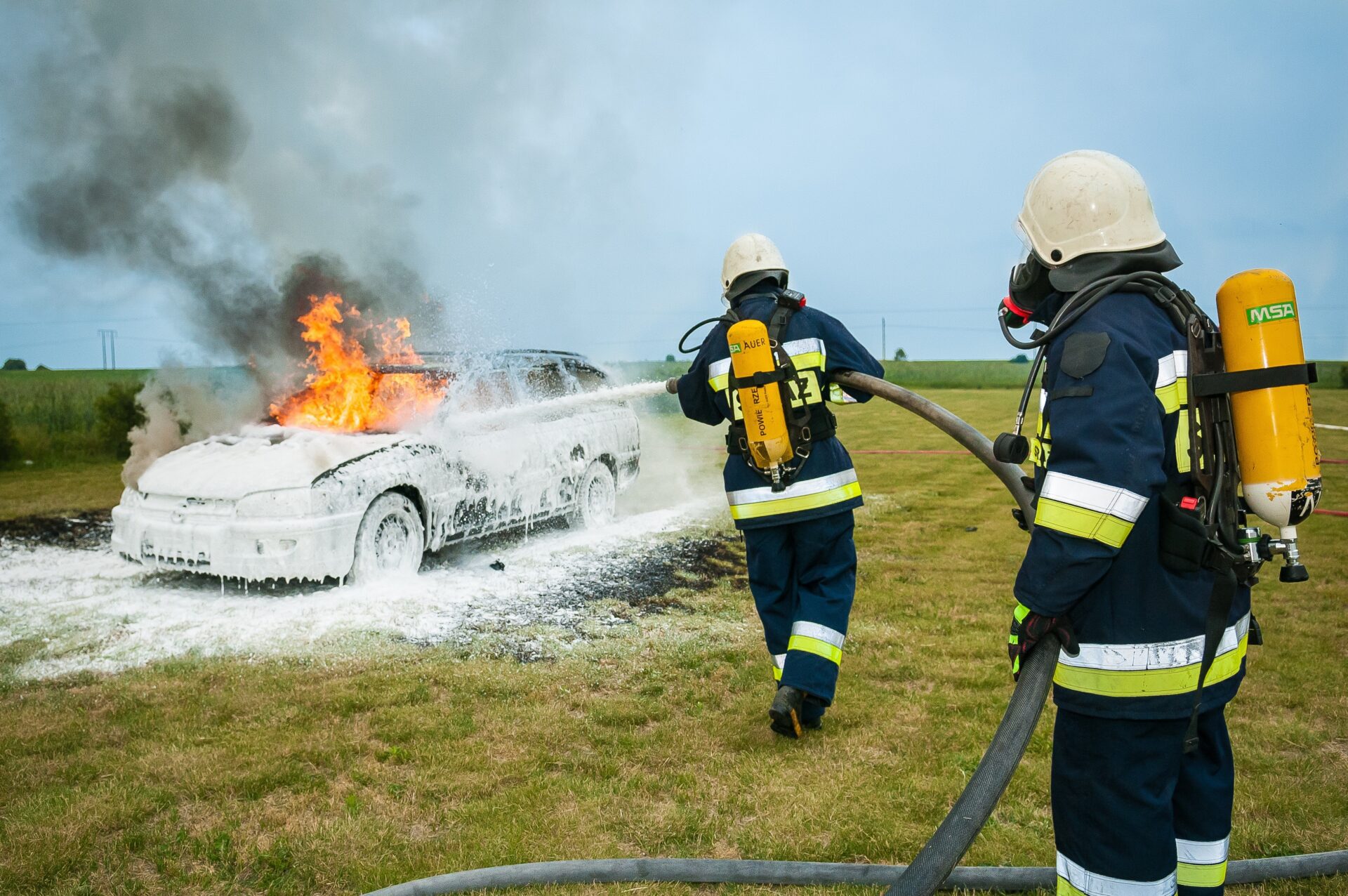 Elektryki bez paniki: fakty o pożarach samochodów elektrycznych