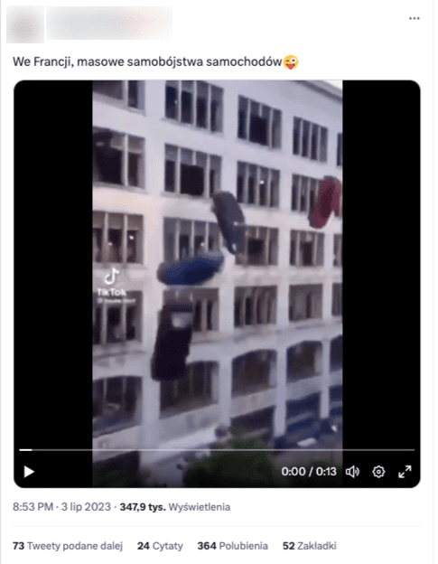 Tweet zawierający nagranie spadających samochodów z dachu parkingu naziemnego