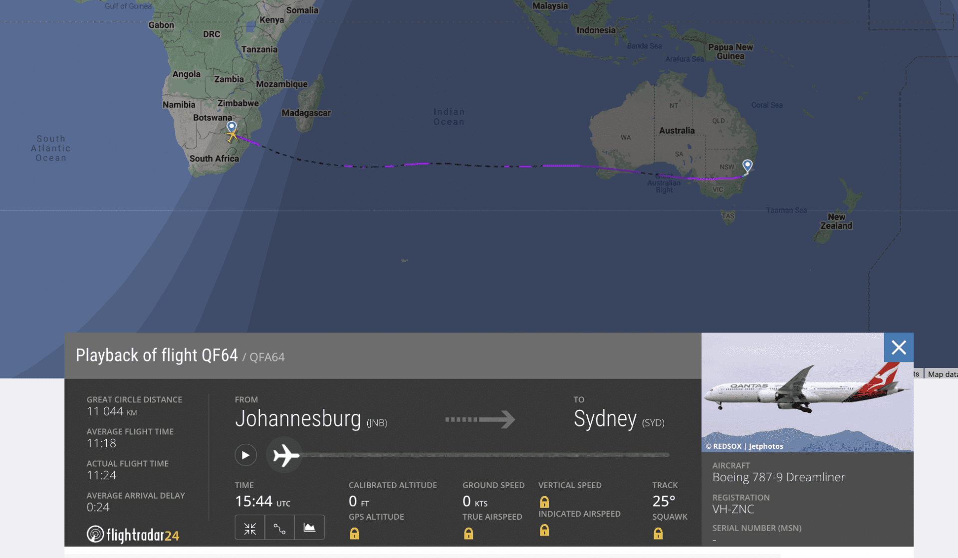 Zrzut ekrany z serwisu Flightradar24.com ilustruje trasę samolotu QF64 z Johannesburga do Sydney 