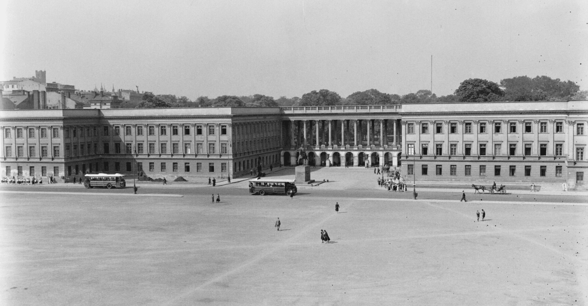 Fotografia z 1934 roku przedstawiająca Pałac Saski.
