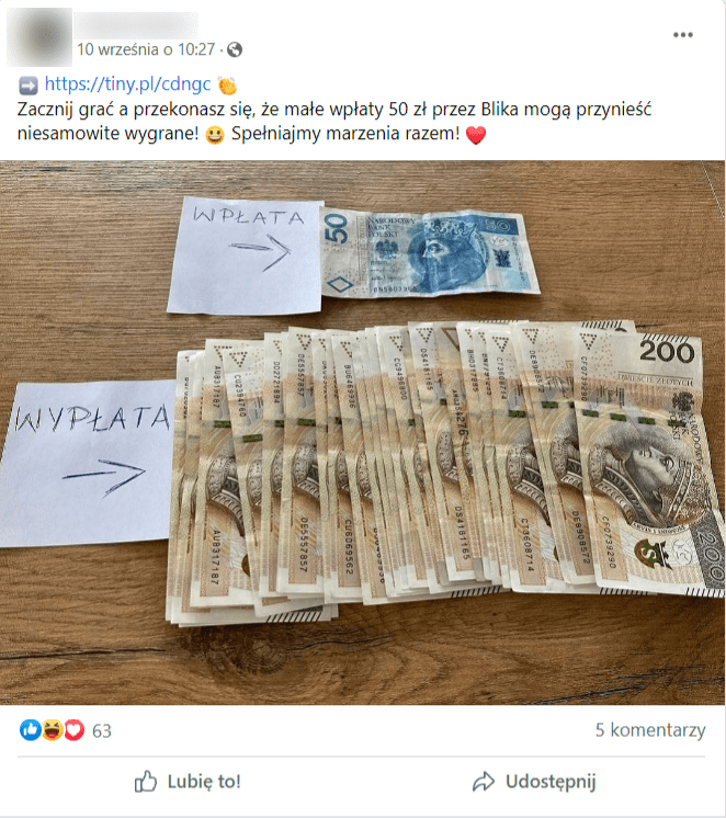 Zrzut ekranu z jednego z postów na Facebooku. Zdjęcie dużej sumy pieniędzy. W opisie informacja, że wpłaty w wysokości 50 zł mogą przynieść wysokie wygrane. 
