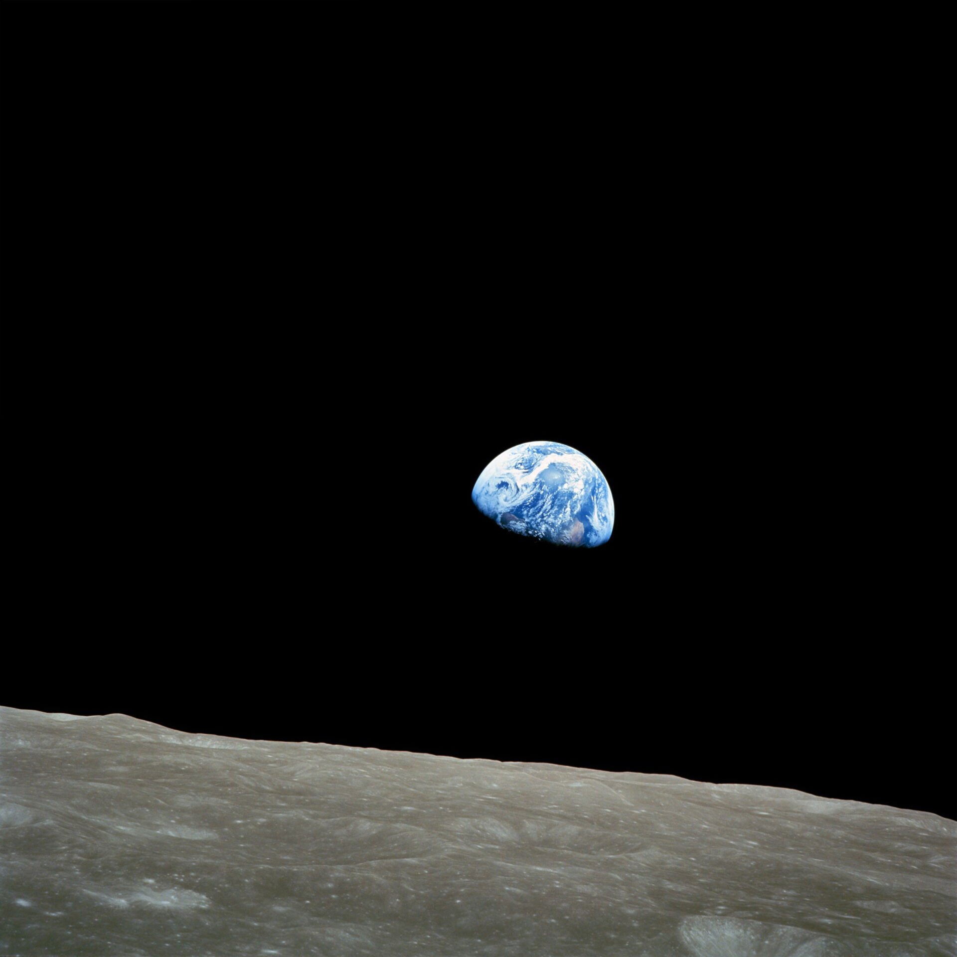 Jedno z najsłynniejszych zdjęć Ziemi pt. „Earthrise”, fot. wikimedia, domena publiczna, https://upload.wikimedia.org/wikipedia/commons/a/a8/NASA-Apollo8-Dec24-Earthrise.jpg