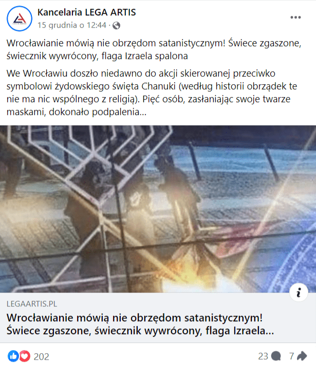 Zrzut ekranu wpisu na profilu Kancelaria LEGA ARTIS, w którym pisano o tym, że chanukowa świeca ma związek z satanistycznymi obrzędami. Na dołączonym obrazie widać zdarzenie we Wrocławiu, gdzie grupa osób ustawiła się przed świecznikiem chanukowym.