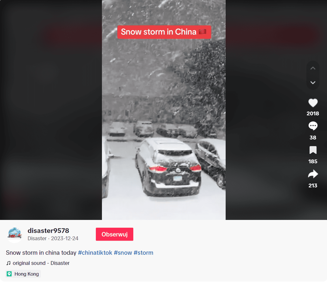 Zrzut ekranu z TikToka, w którym pokazano wiele zaśnieżonych samochodów na parkingu.