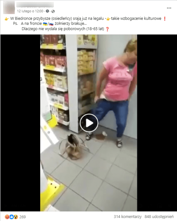 Wpis na Facebooku z nagraniem. W kadrze widać kobietę stojącą obok sklepowej półki, podciągającą spodnie do góry