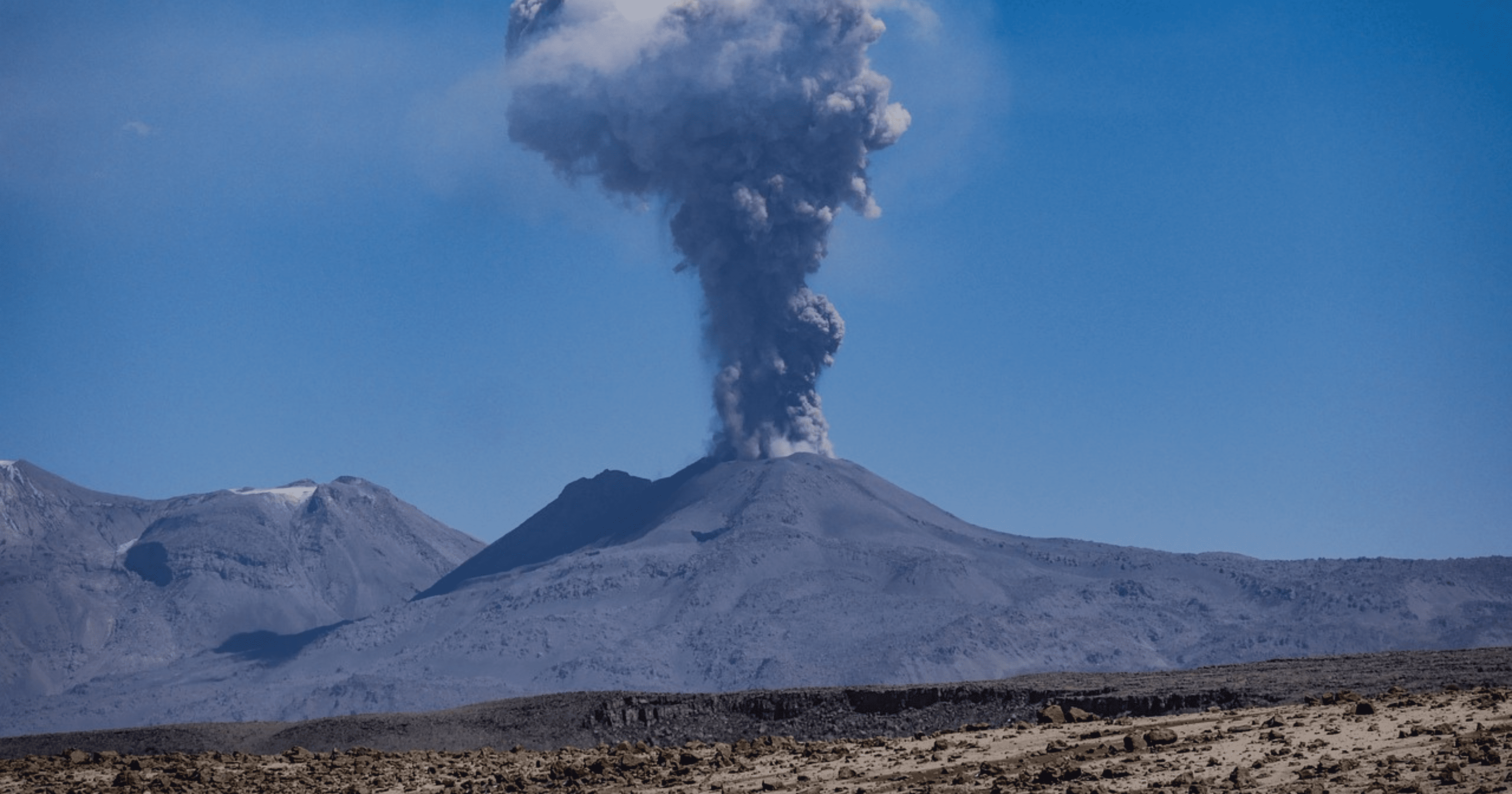 Wybuch wulkanu wpływa na klimat tak samo jak człowiek? Fałsz