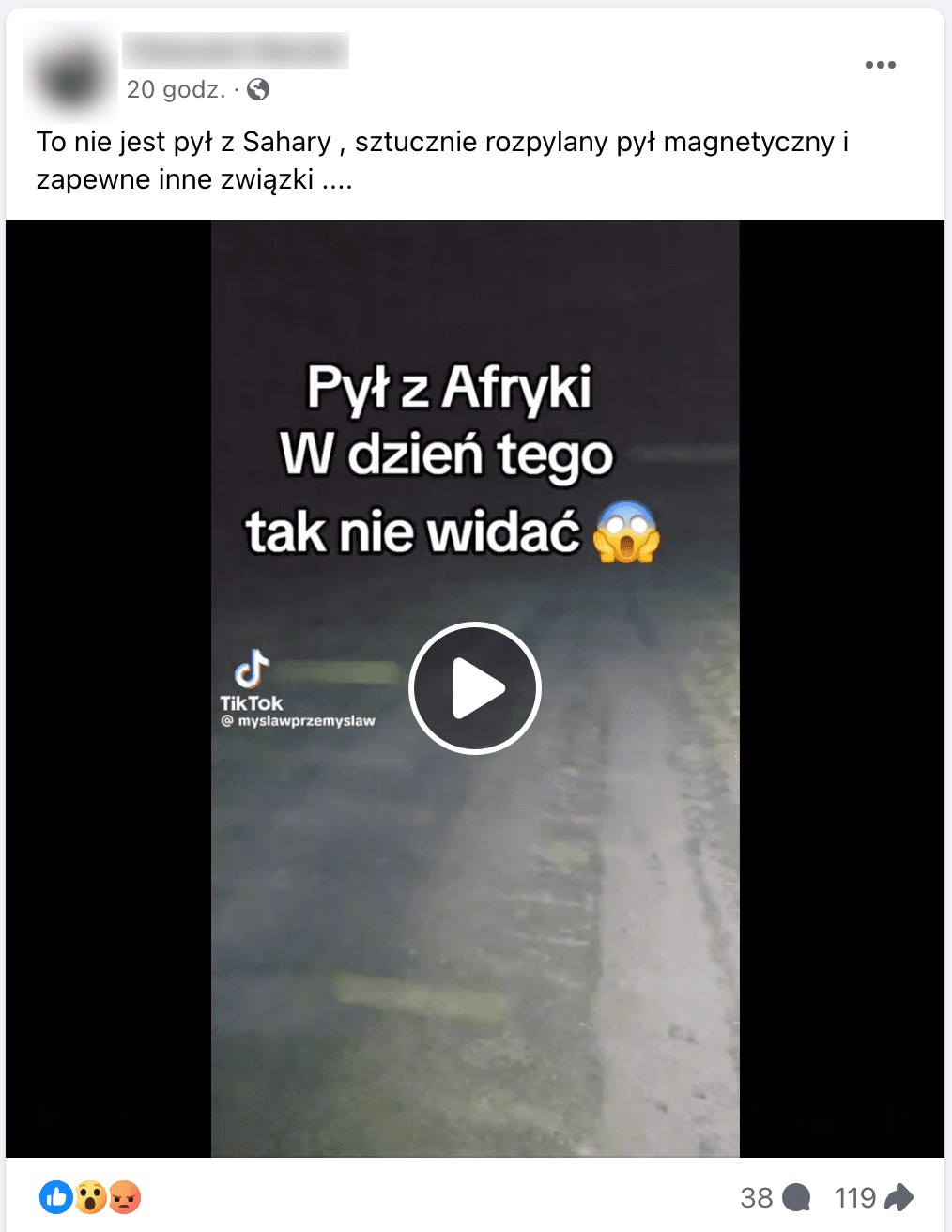 Zrzut ekranu posta na Facebooku. W kadrze dołączonego filmu widać drogę asfaltową.