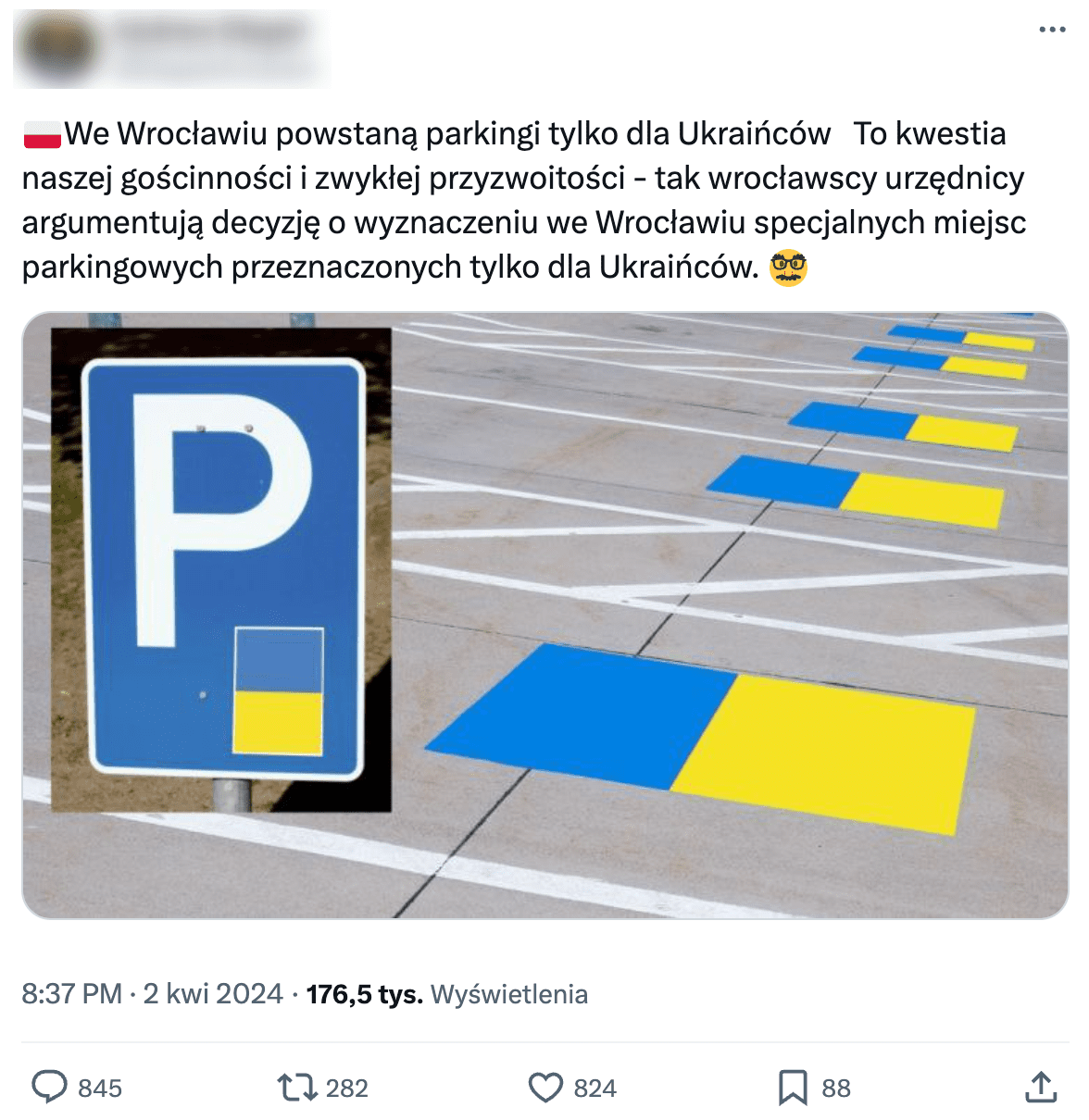 Zrzut ekranu posta w serwisie X. Widzimy na nim znak parkowania oraz chodnik z namalowanymi niebiesko-żółtymi pasami. 176 tys. wyświetleń, 845 komentarzy, 824 reakcje, 282 udostępnienia. 
