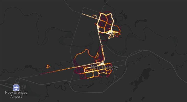 Zrzut ekranu z mapy aplikacji Strava, na której widać rosyjską miejscowość Nowy Urengoj wraz z dokładnymi trasami biegów mieszkańców.