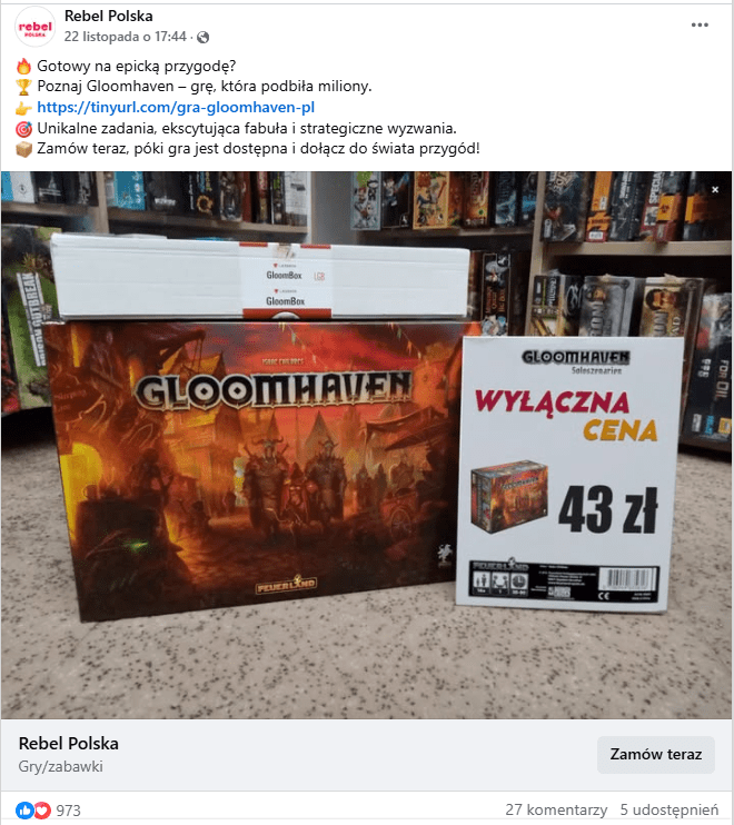 Wpis na Facebooku z profilu Rebel Polska informujący o promocji na grę planszową Gloomhaven. Na zdjęciu widać pudełko z grą położone na stole, a obok znajduje się tabliczka z napisem „wyłączna cena 43 zł”