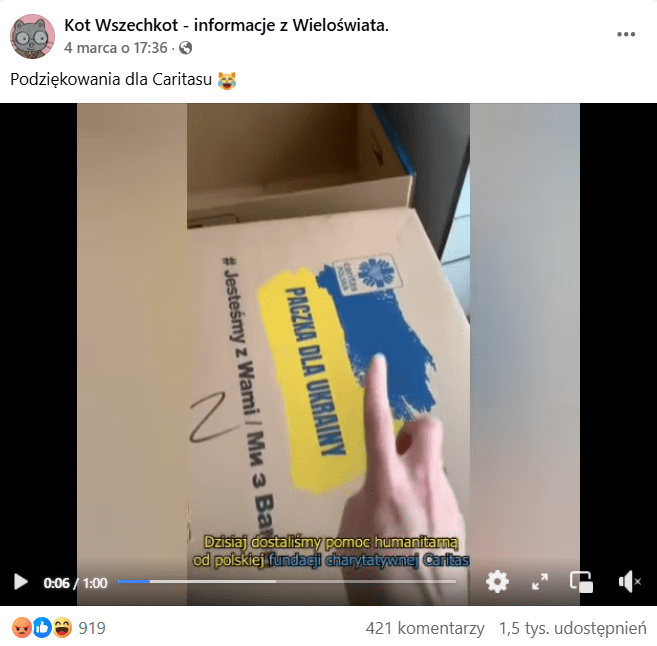 Zrzut ekranu z posta na Facebooku. Na nagranie pudełko z flagą Ukrainy oraz napis po polsku „Paczka dla Ukrainy” wraz z logiem Caritas.