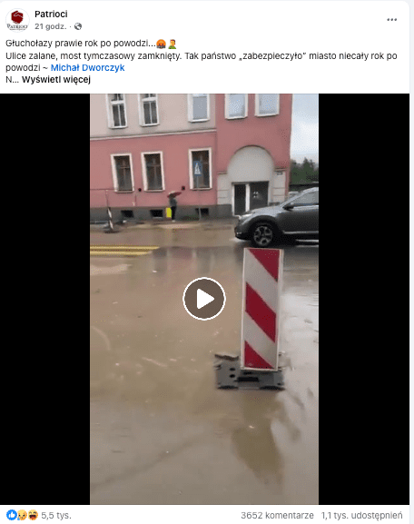 Wpis na Facebooku z nagraniem ulicy w Głuchołazach zalanej przez wodę