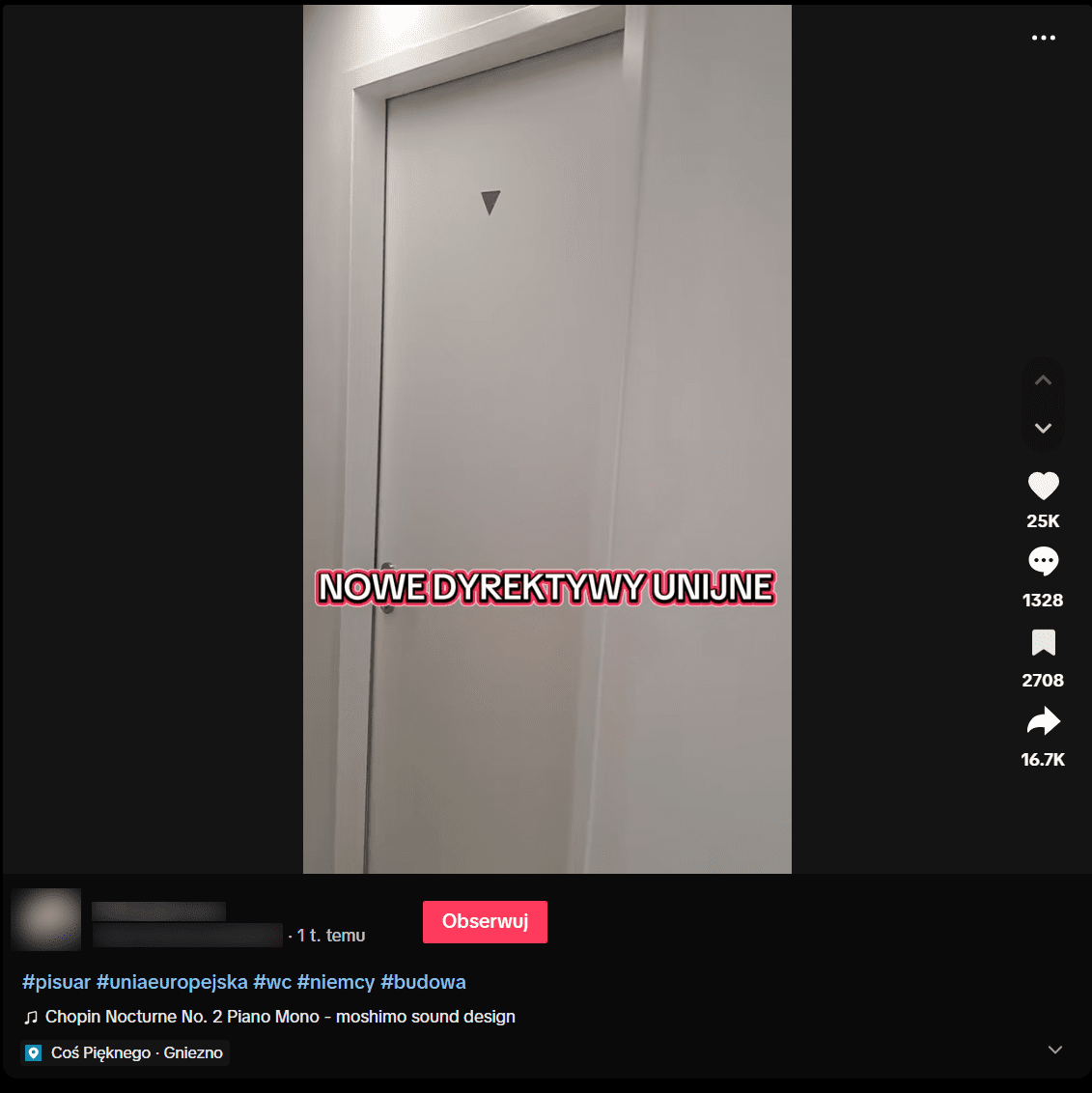  Zrzut ekranu z aplikacji TikTok przedstawiający białe drzwi do toalety, na których umieszczono czarny symbol odwróconego trójkąta. Na obraz nałożony jest duży, czerwony napis "NOWE DYREKTYWY UNIJNE". Po prawej stronie widoczne są ikony interakcji TikToka, a na dole opis filmu z hasztagami #pisuar #uniaeuropejska #wc #niemcy #budowa.